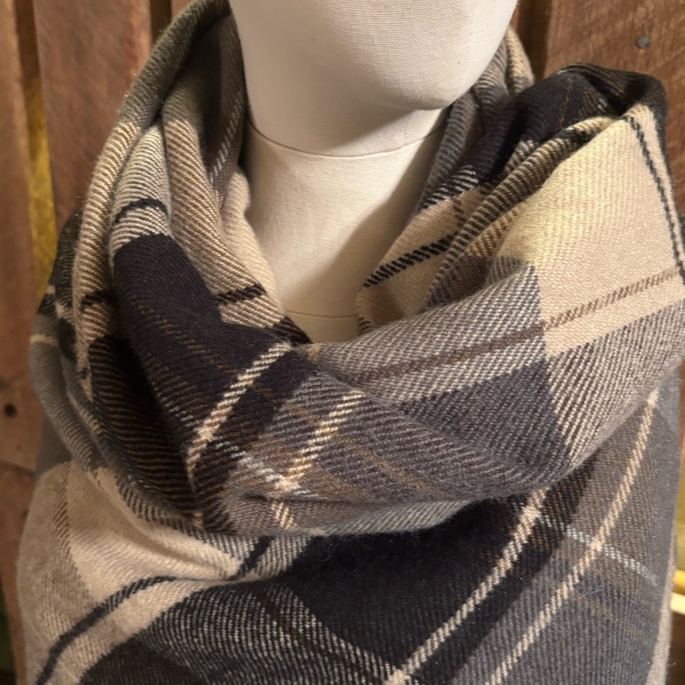 Pashmina plaid shawl cape scarf headwrap blanket elegant 78x54 soft fringed NWT